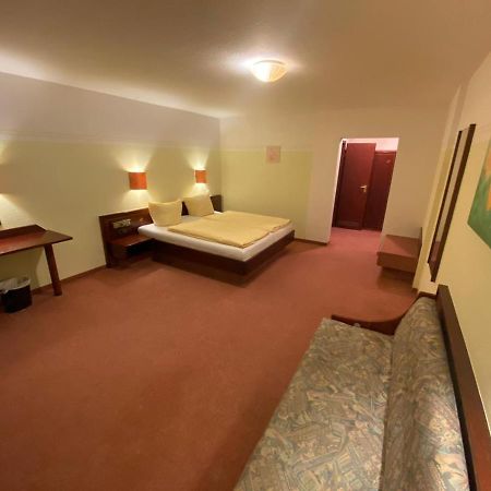 Hotel Goldener Loewe Zeulenroda-Triebes Ngoại thất bức ảnh