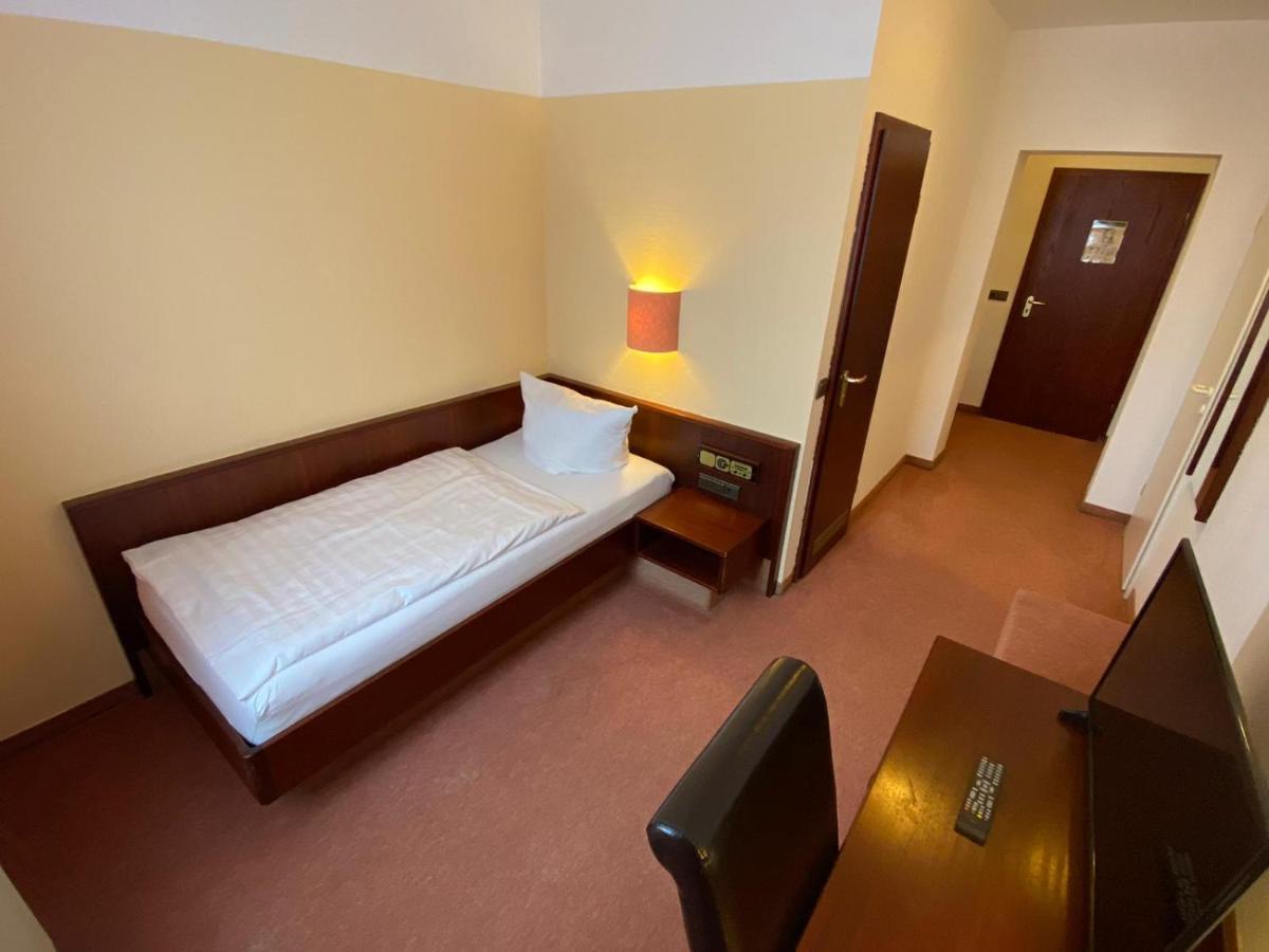 Hotel Goldener Loewe Zeulenroda-Triebes Ngoại thất bức ảnh