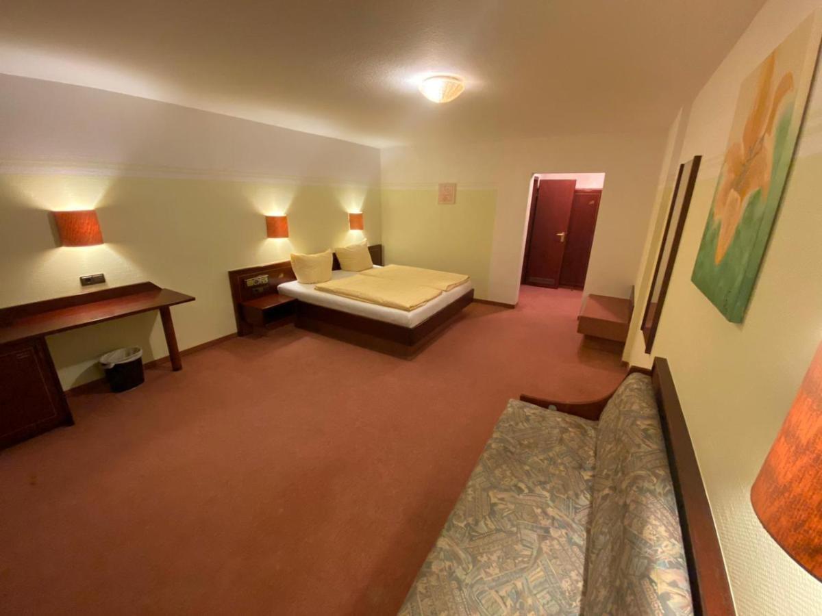 Hotel Goldener Loewe Zeulenroda-Triebes Ngoại thất bức ảnh