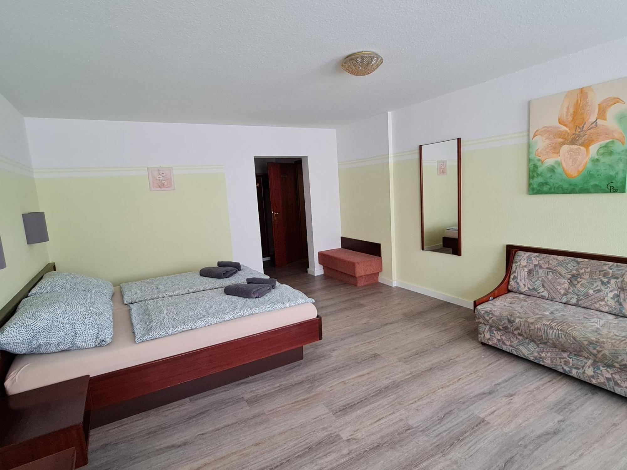 Hotel Goldener Loewe Zeulenroda-Triebes Ngoại thất bức ảnh
